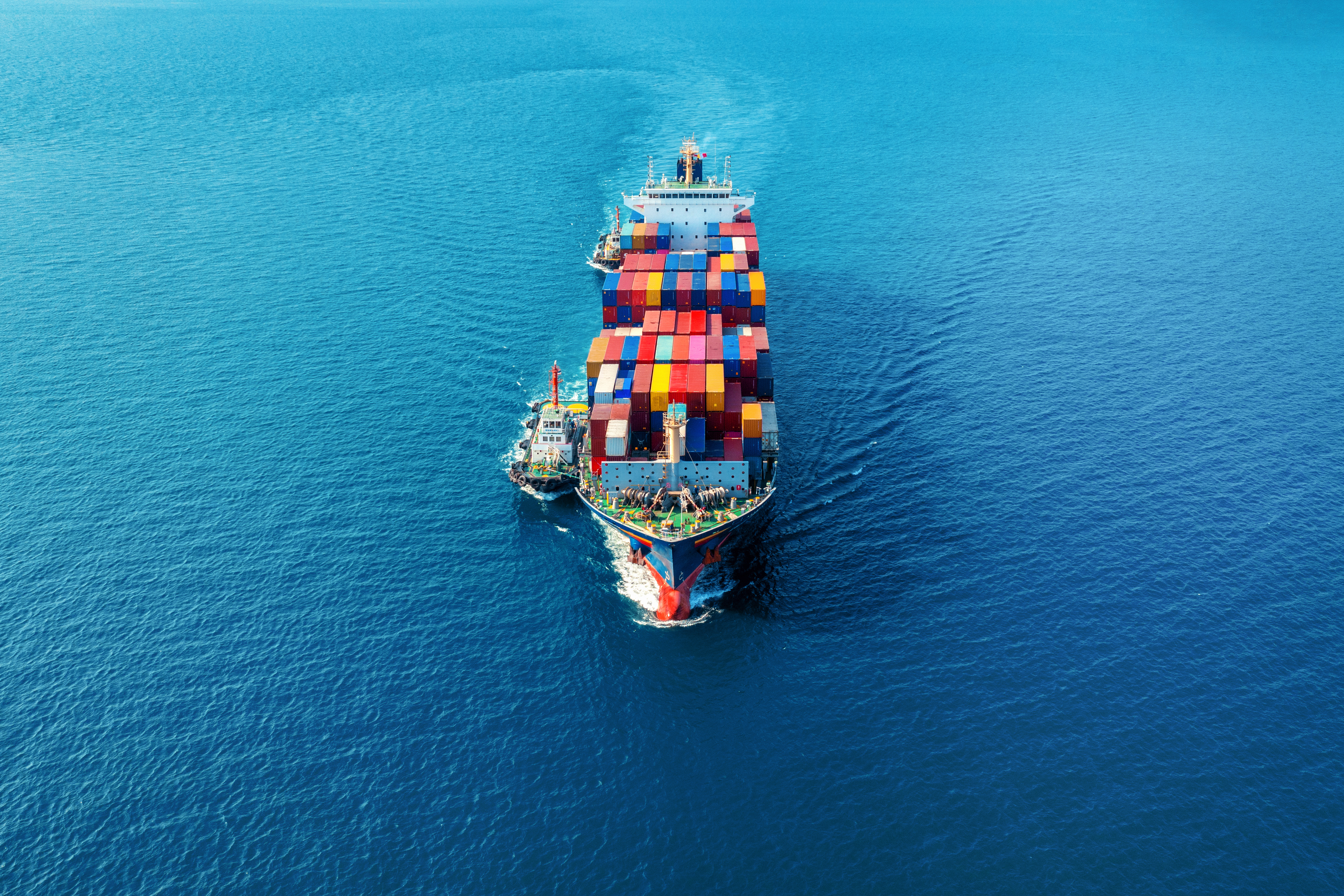 Ocean vs Air Cargo: Which Shipping Method Is Best for Your Business in the UAE?